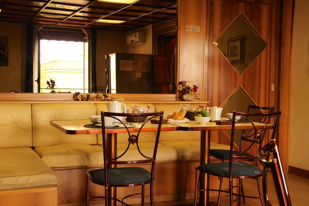 Hotel Laura تْشامبينو المظهر الخارجي الصورة